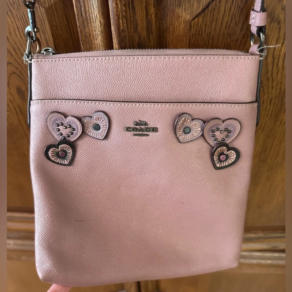 Coach messenger crossbody with hearts appliqué in Dusty Rose - Picture 2 of 16